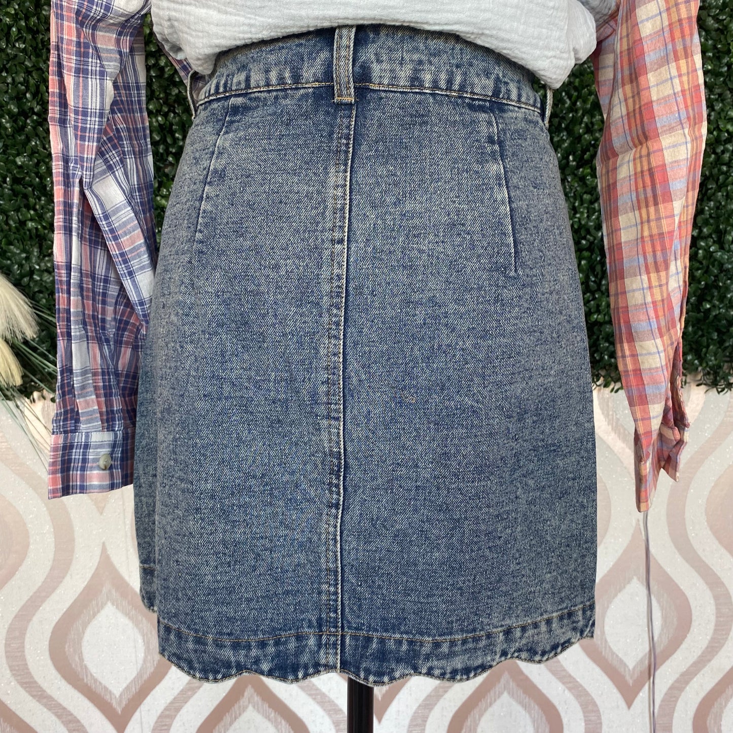 A1367 Scallop buttoned front denim skirt