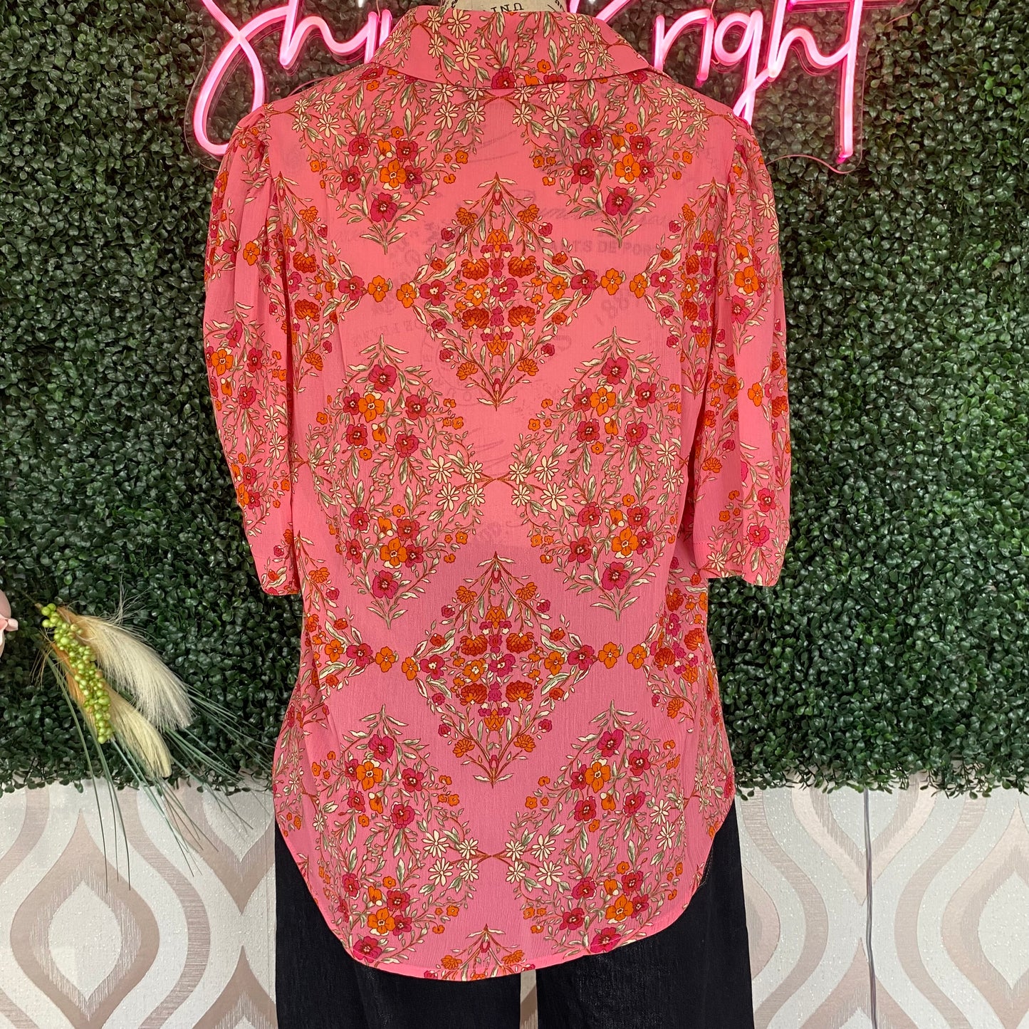 A1373 Pink button down floral blouse