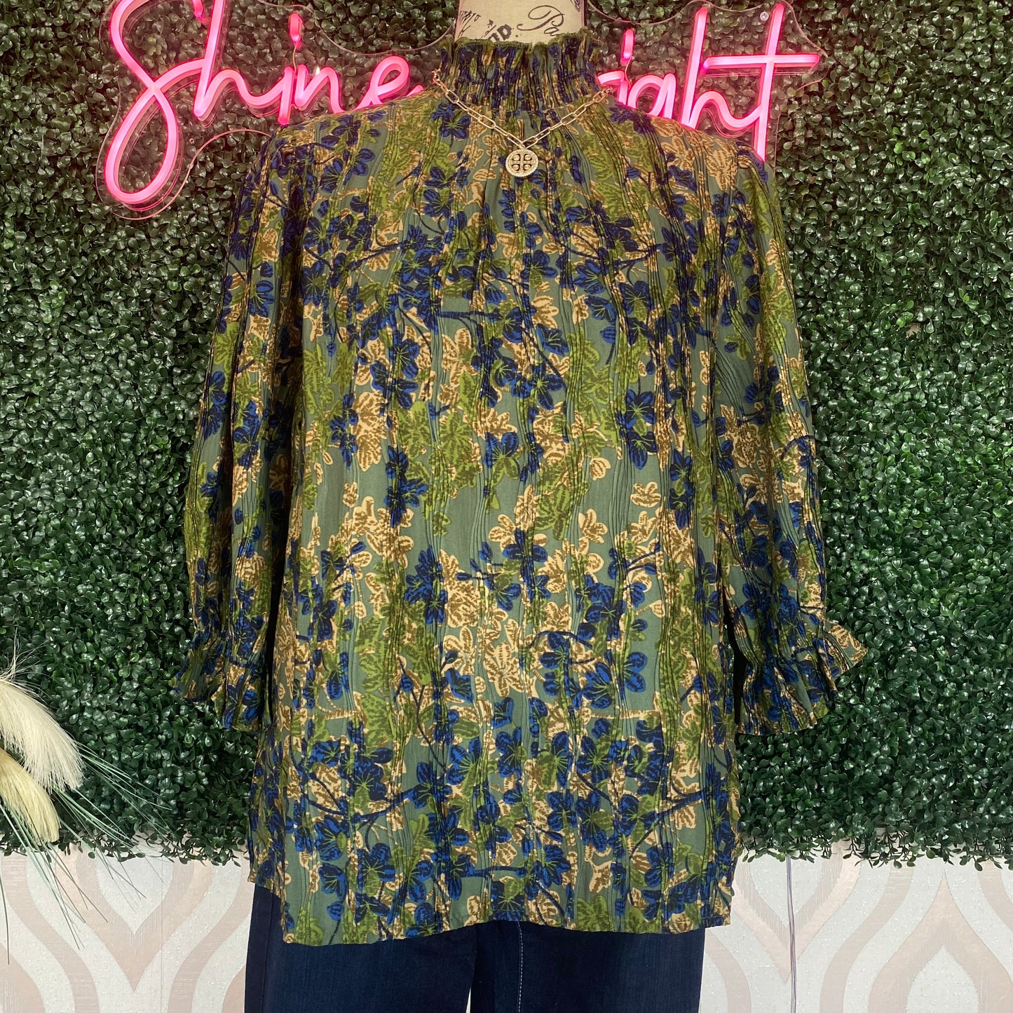 A1376 Green mock neck floral top