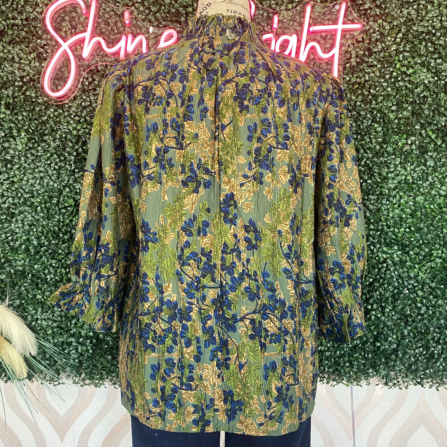A1376 Green mock neck floral top