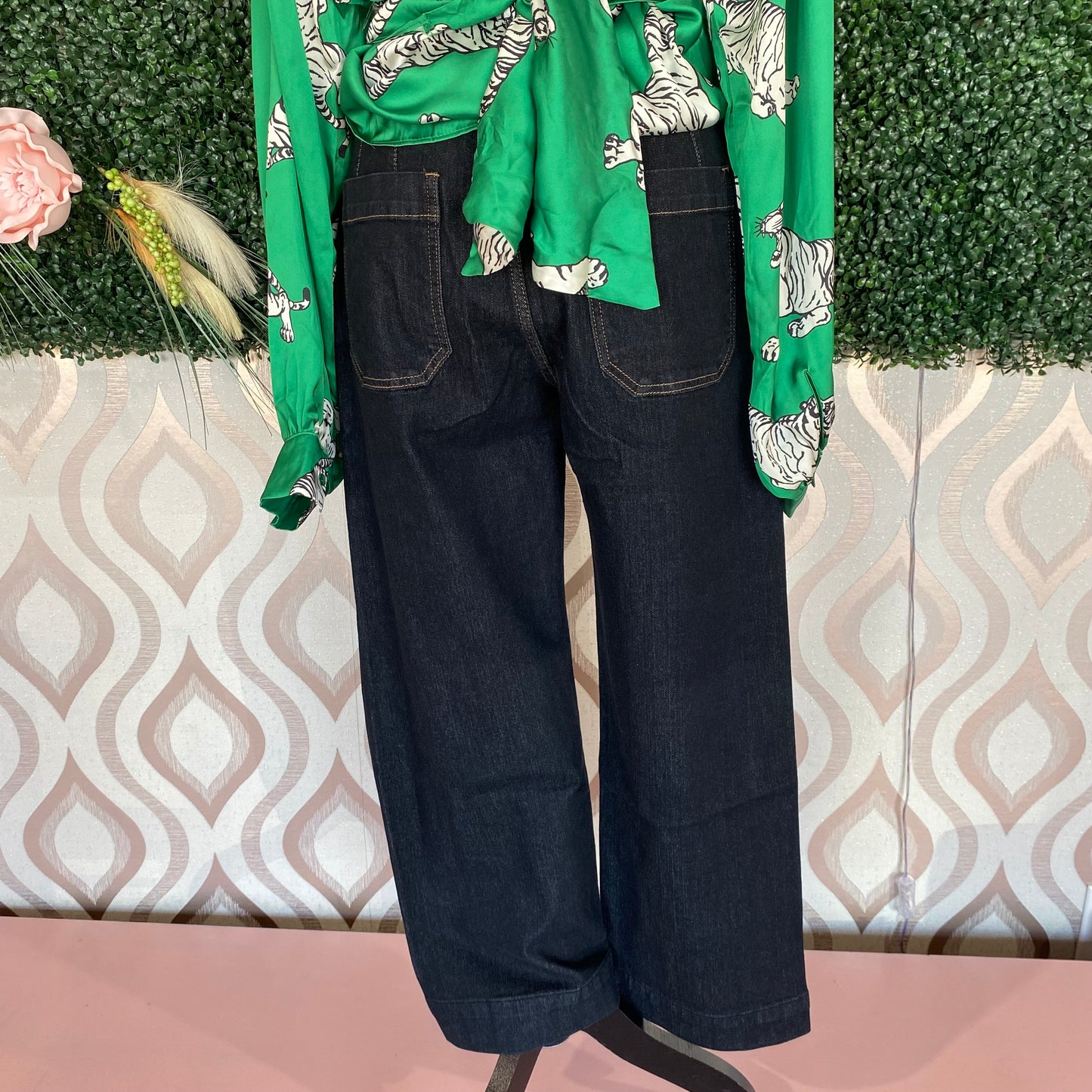 A1362 Cropped straight leg pants
