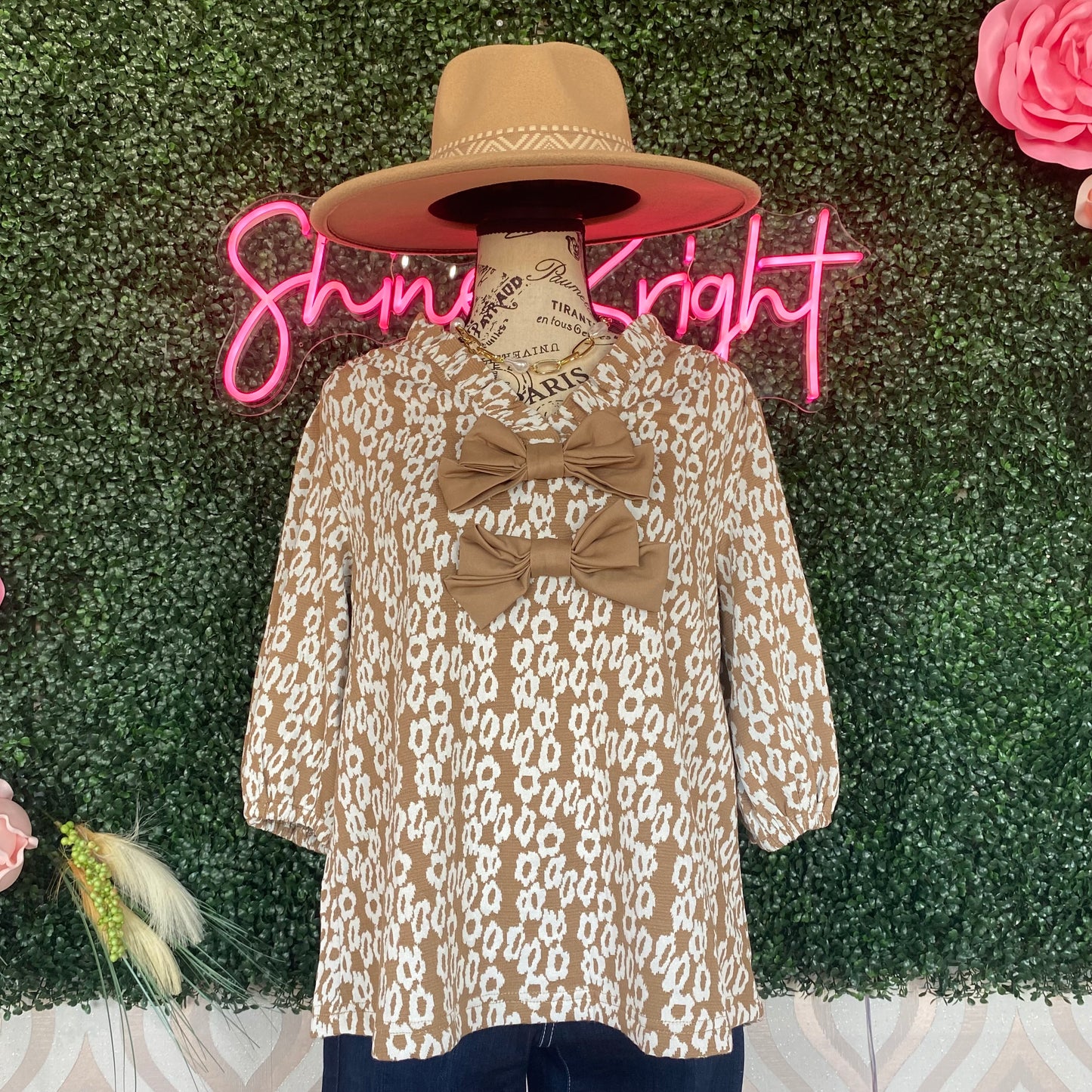 A1375 Floral knit v-neck top