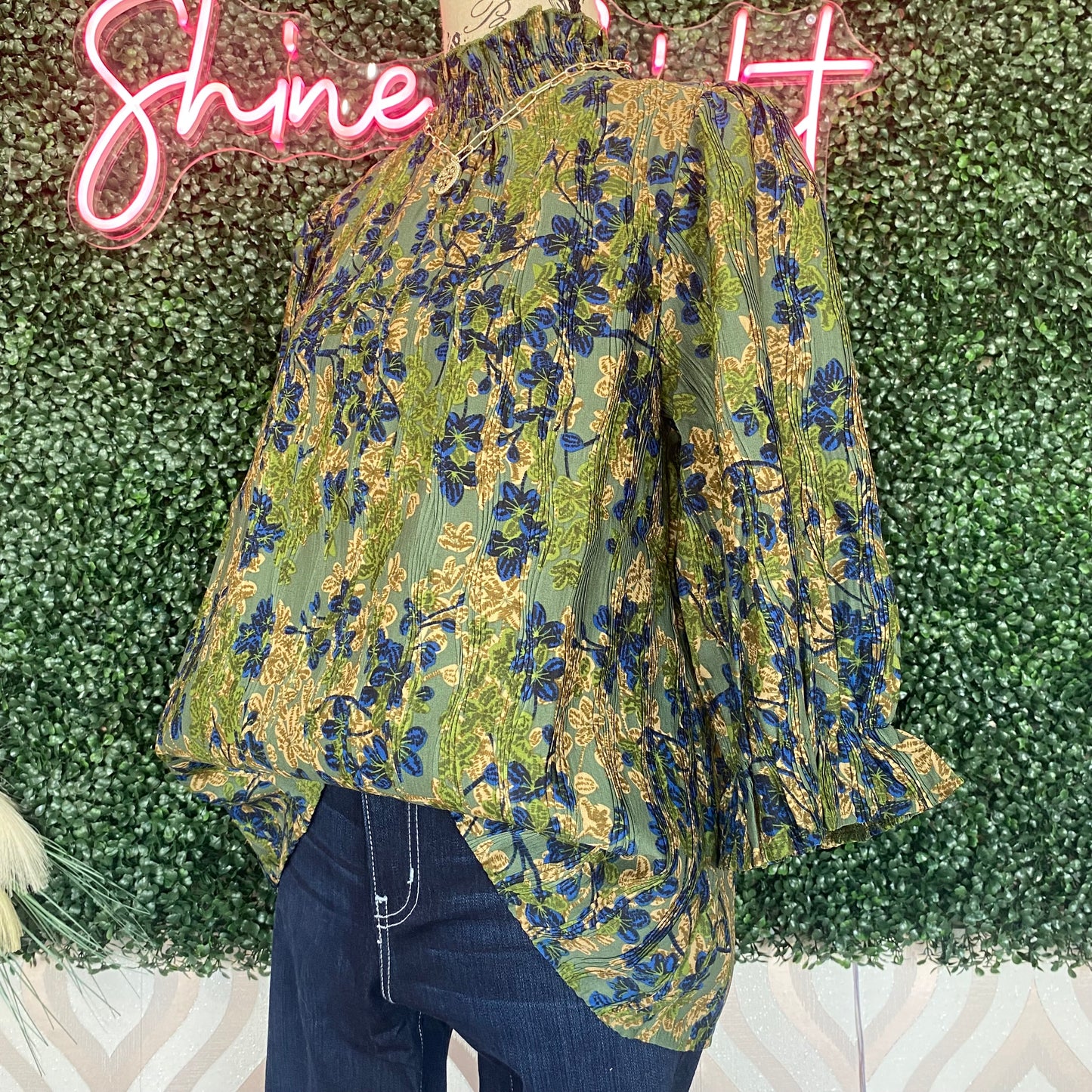 A1376 Green mock neck floral top
