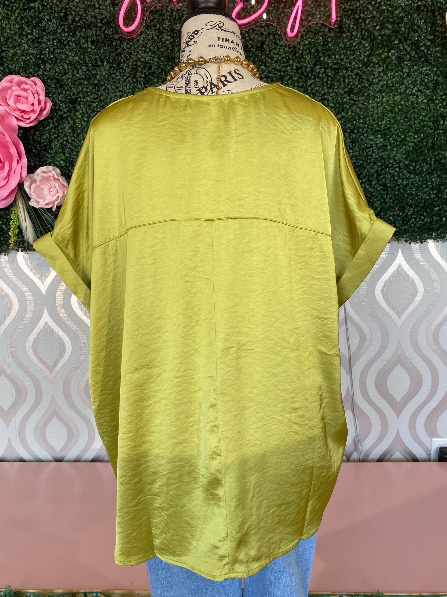 A1356 Green v neck top