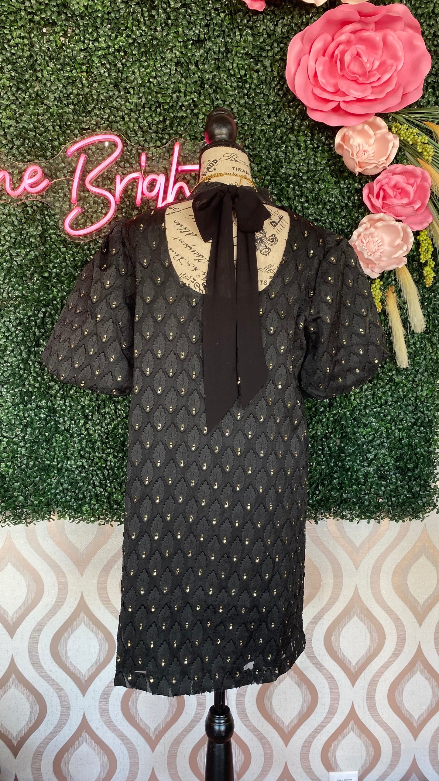 A1360 Black bubble sleeve dress