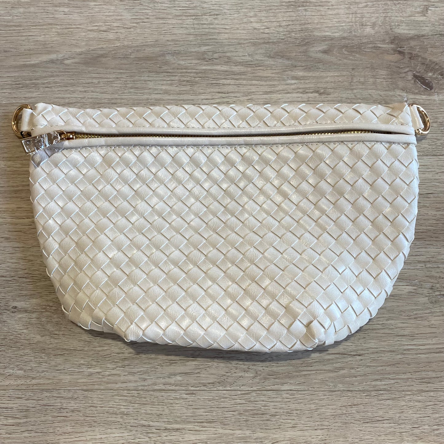 B102 Cream woven bag