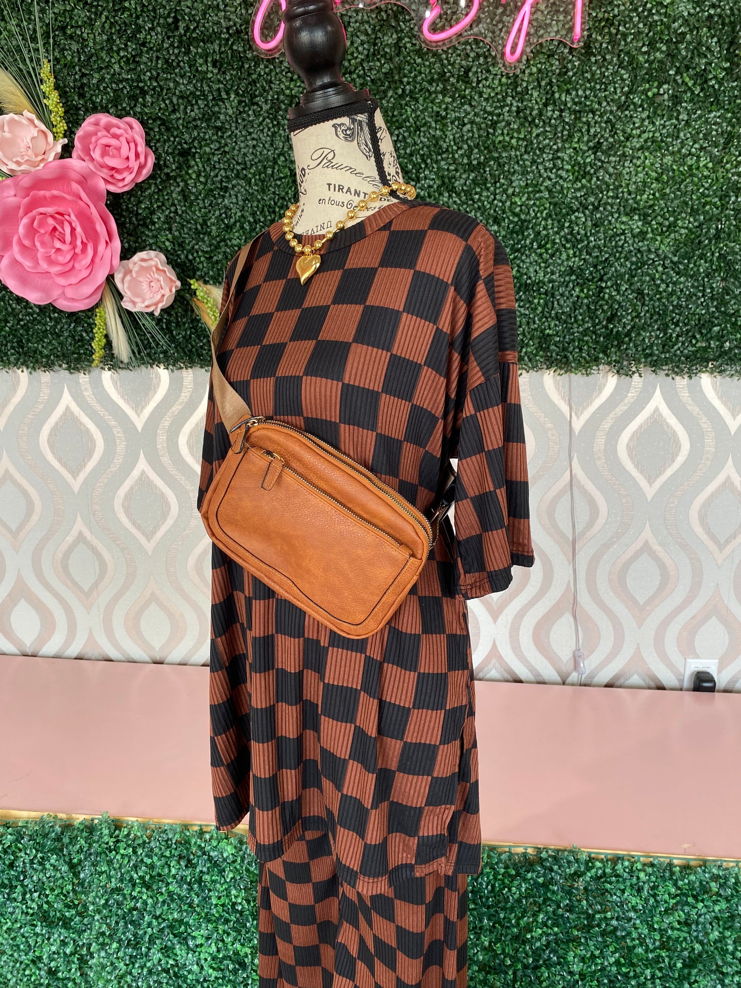 A1353 Black and brown checkered matching set