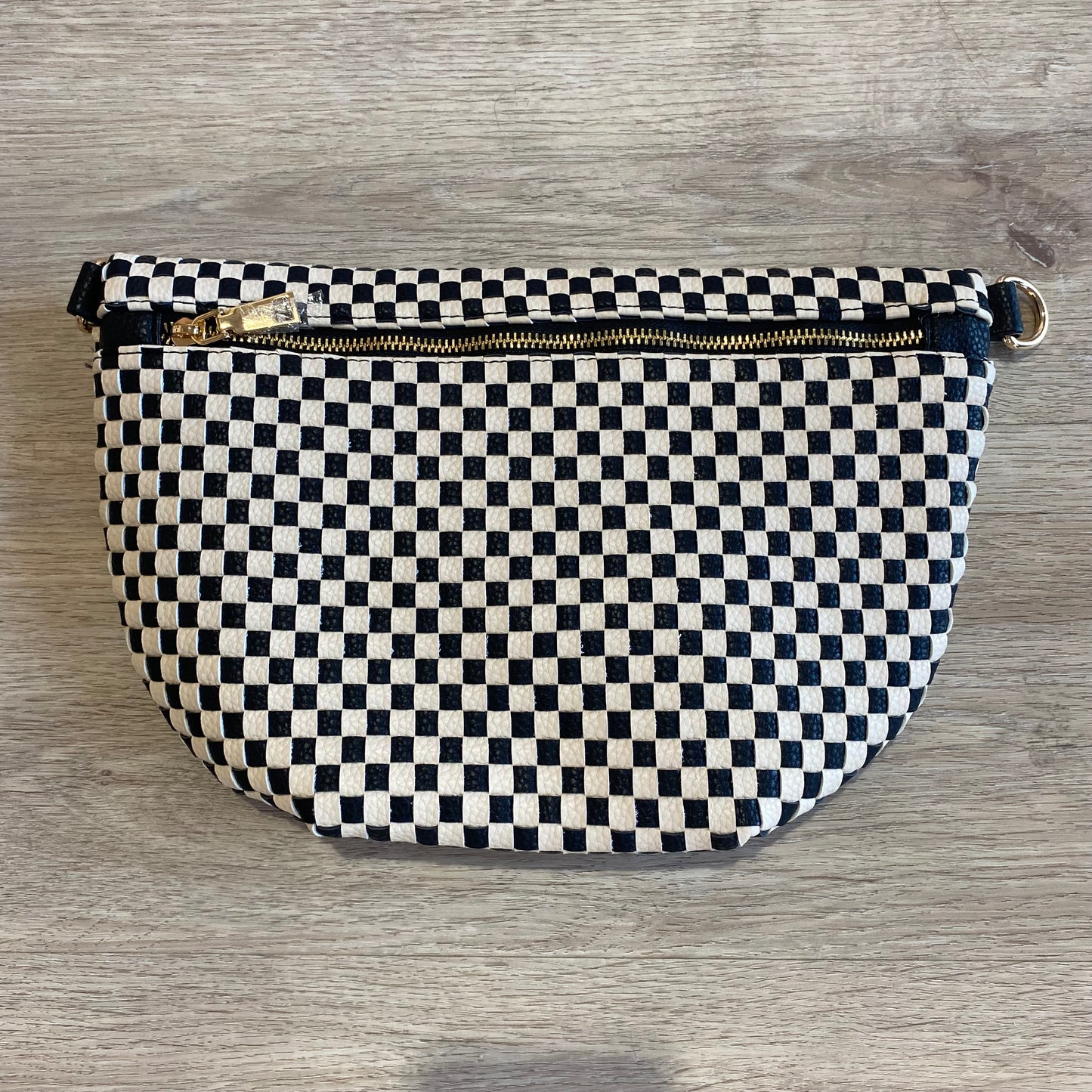 B103 Black and white checkered woven bag