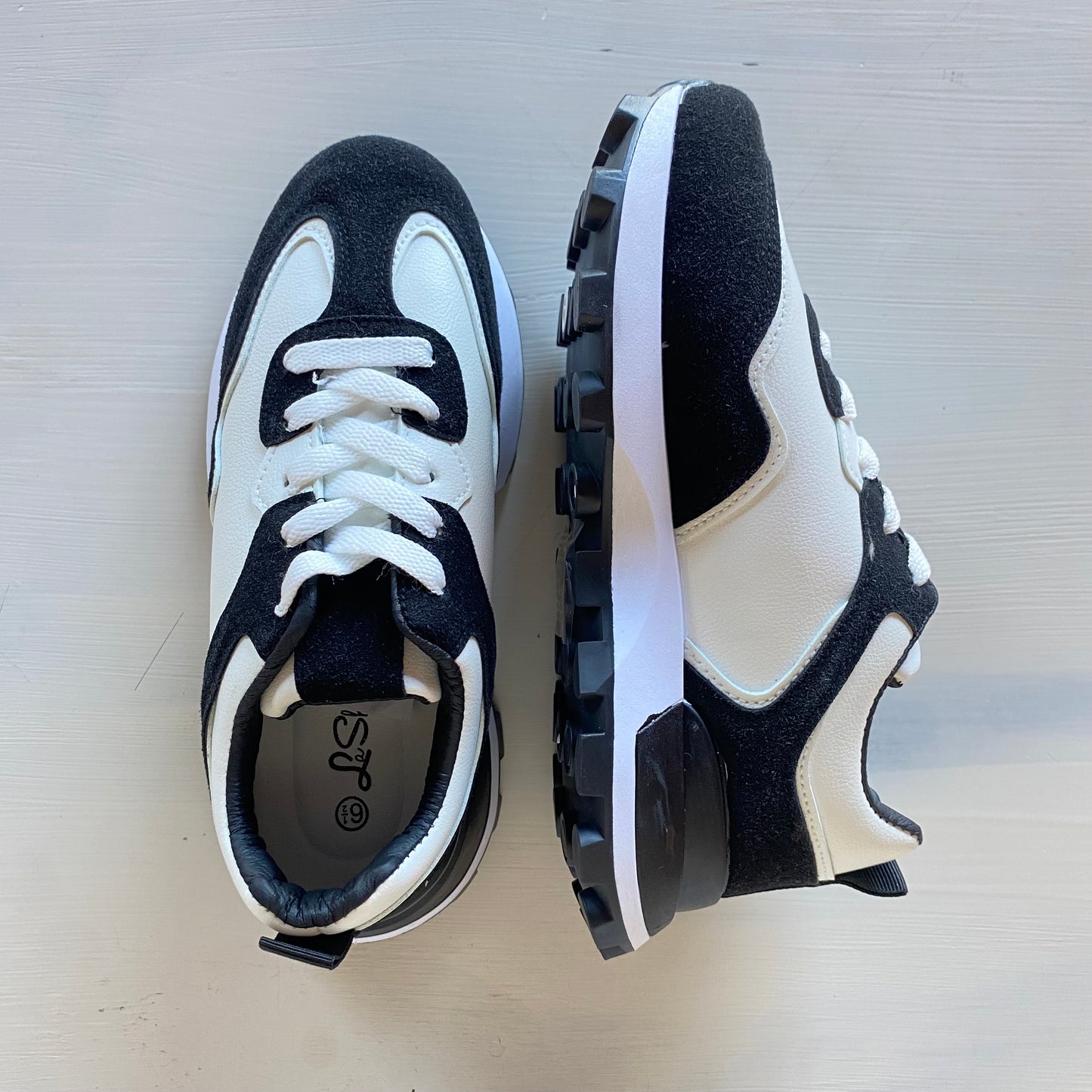 S742 Black and White Sneakers