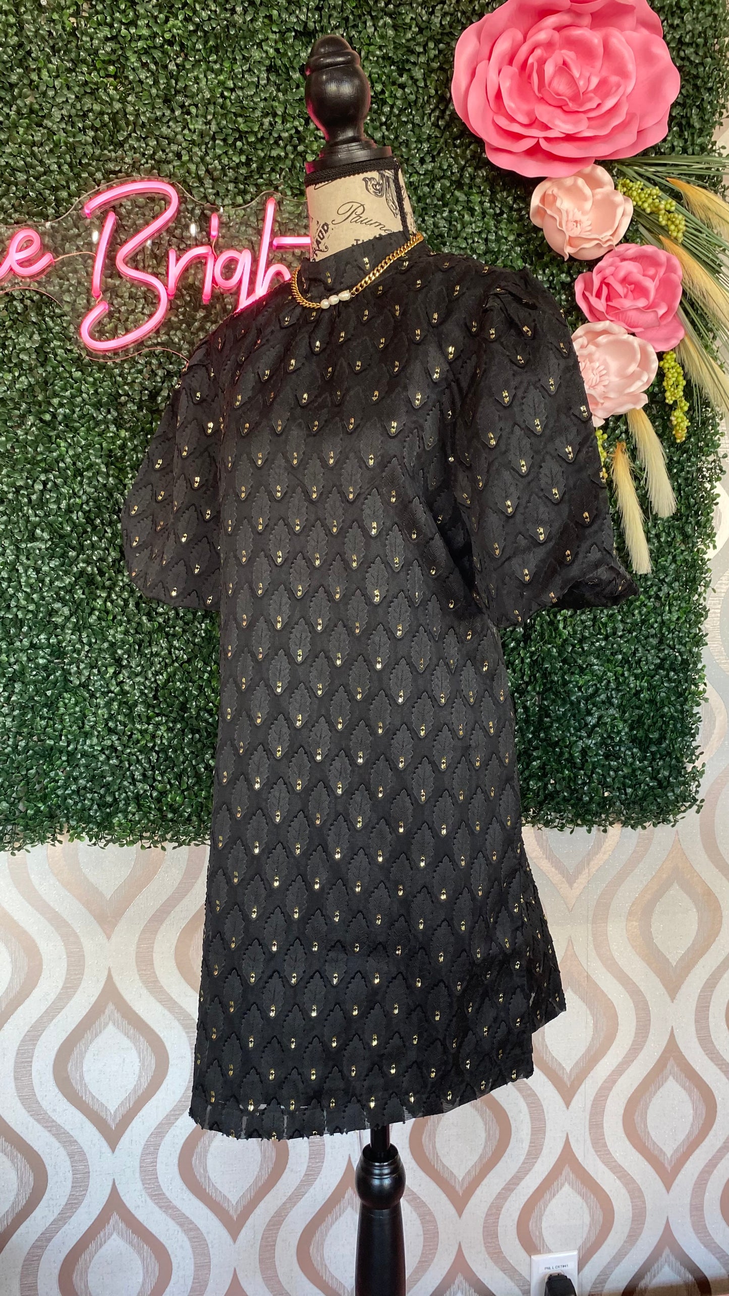 A1360 Black bubble sleeve dress