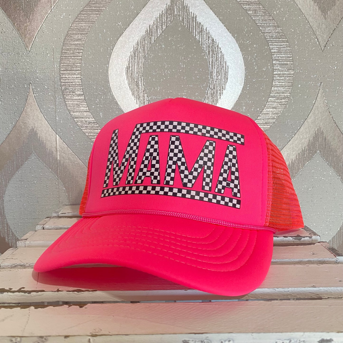 H102 Hot pink checkered "mama" trucker hat