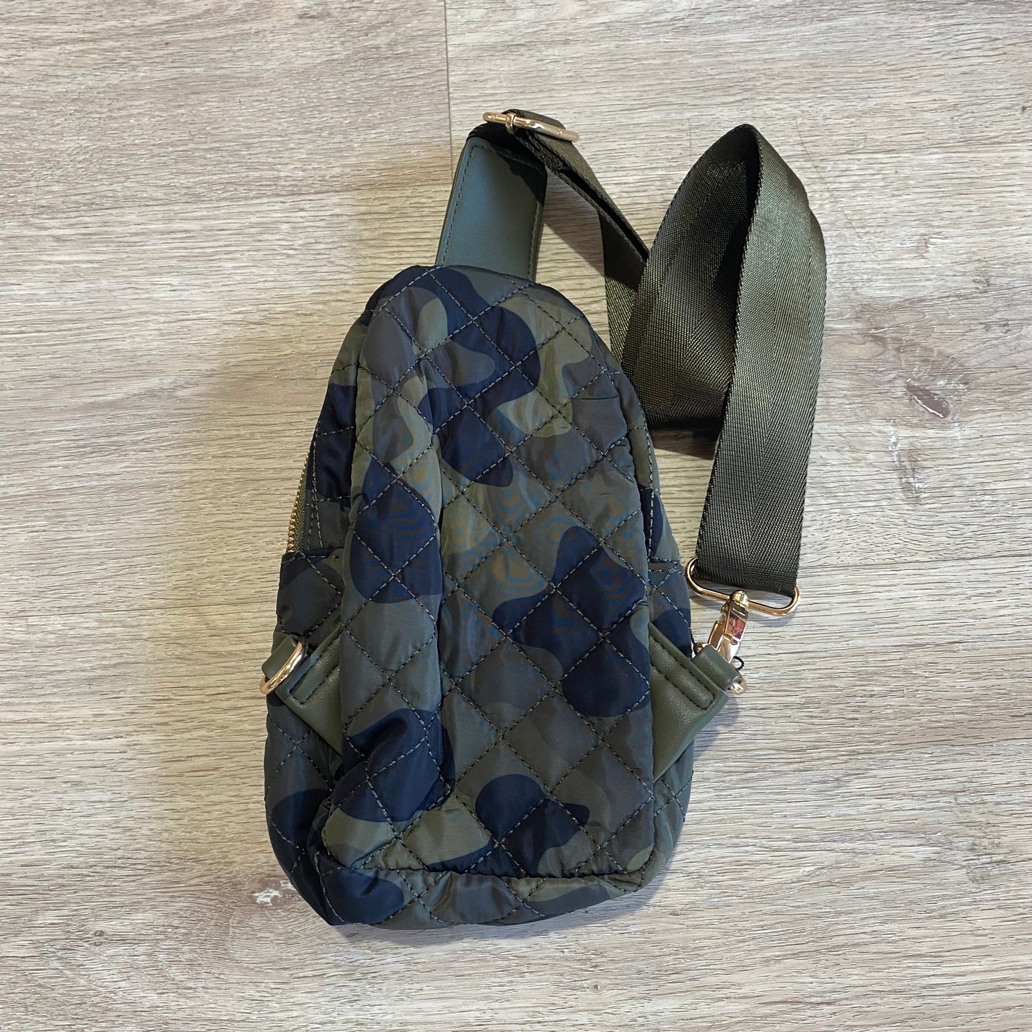 B100 Camo puffer sling bag