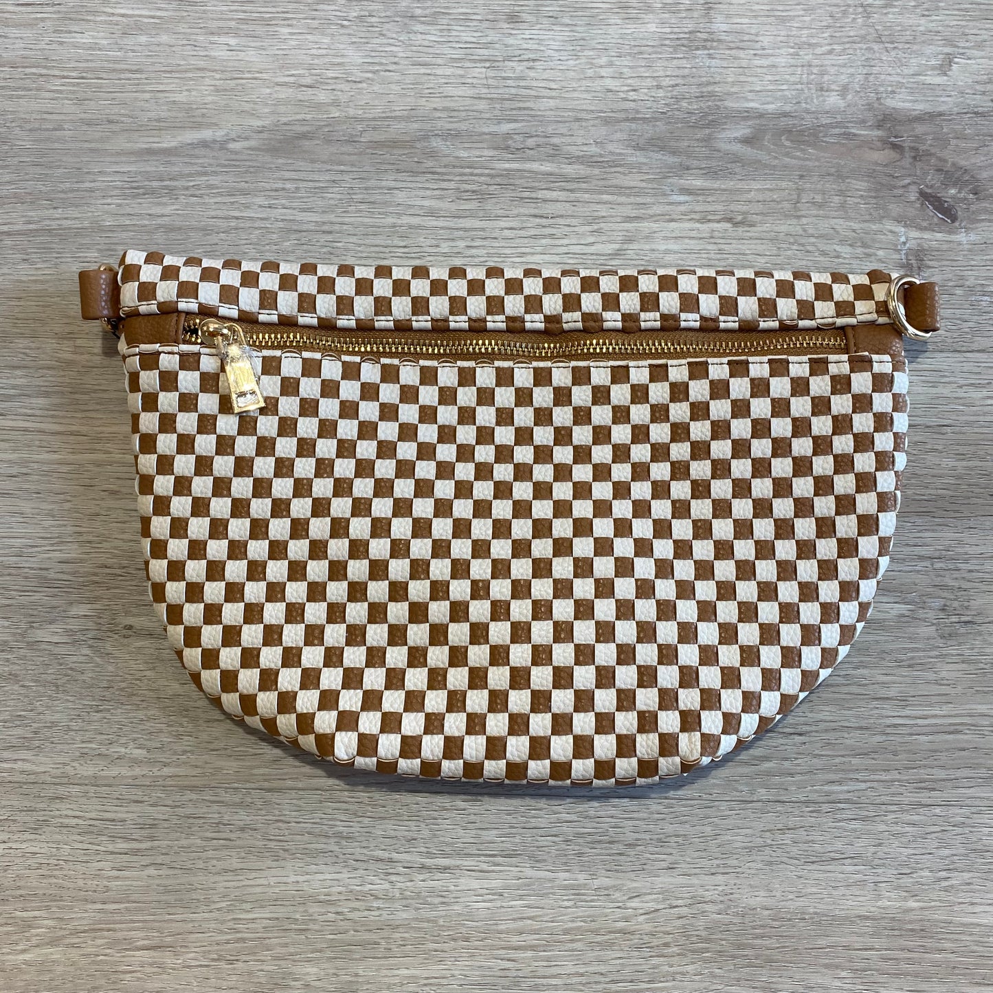 B104 Brown and white checkered woven bag