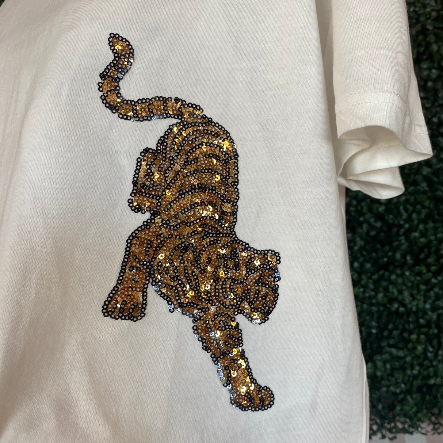 A1190 White Tshirt with Tigers